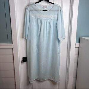 Vandemere Vintage Light Blue Made in USA Hospital Gown. Size Large.